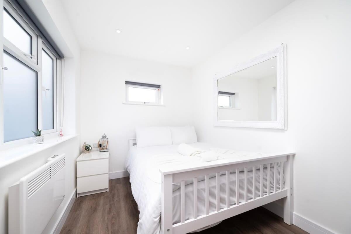 Апартаменти Cozy Single Level Flat With Parking Енфілд Екстер'єр фото