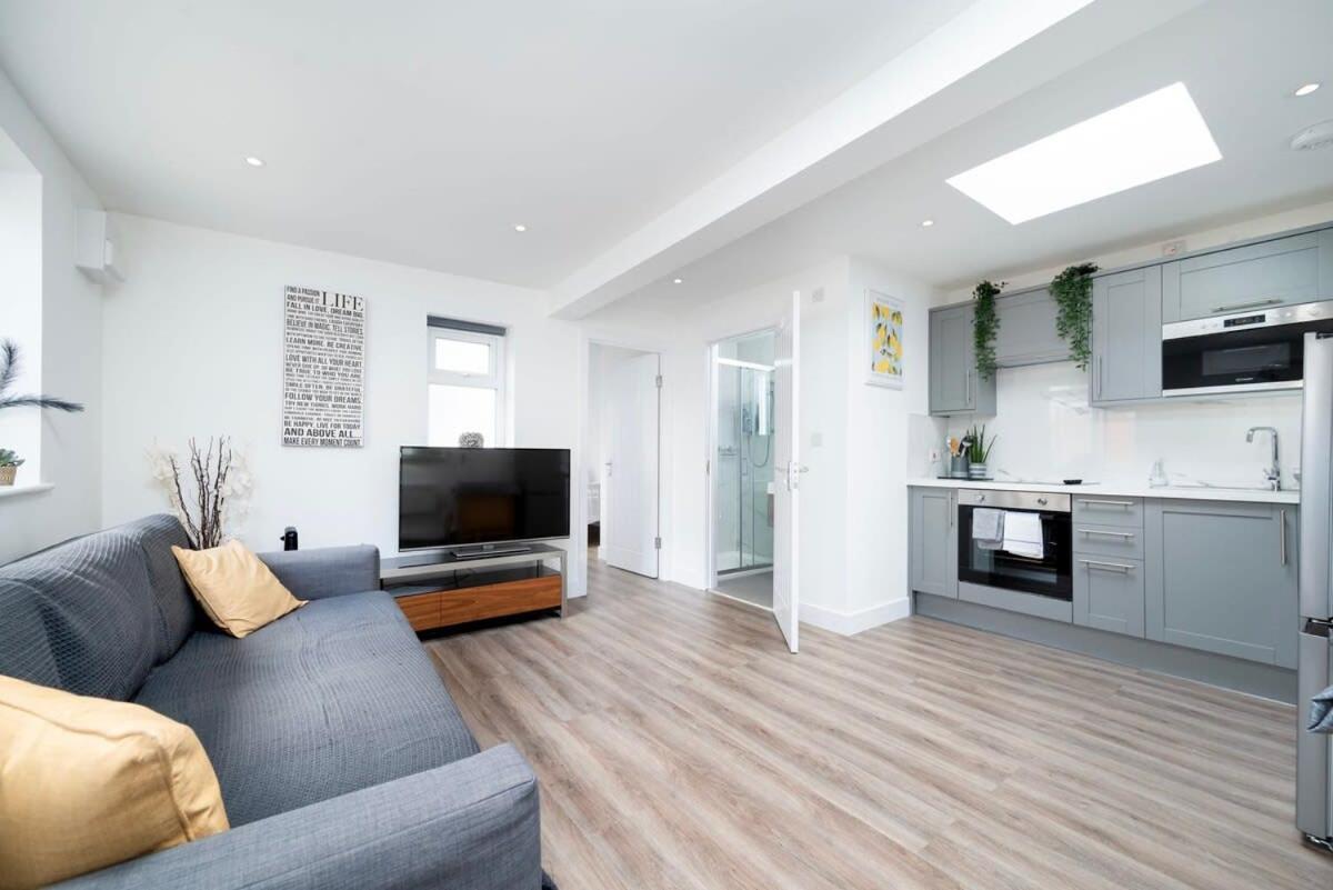 Апартаменти Cozy Single Level Flat With Parking Енфілд Екстер'єр фото